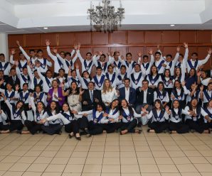 52 JOVENES RECIBIERON BECAS PARA ESTUDIOS SUPERIORES TRAS GRADUARSE DEL PROGRAMA OPORTUNIDADES