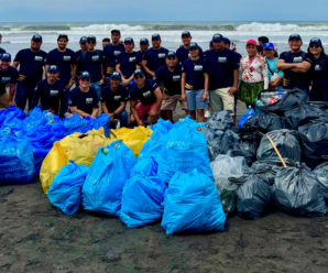 Menos huella, más impacto: Empresa logística se suma a jornada de limpieza en El Majahual en el Día Internacional del Reciclaje
