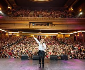Alexa Zuart trae su humor explosivo a El Salvador: una gira de risas, empoderamiento y conexión total
