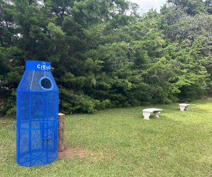 AJE entrega puntos de acopio de plásticos para manejo de residuos a alcaldía de Antigua Guatemala